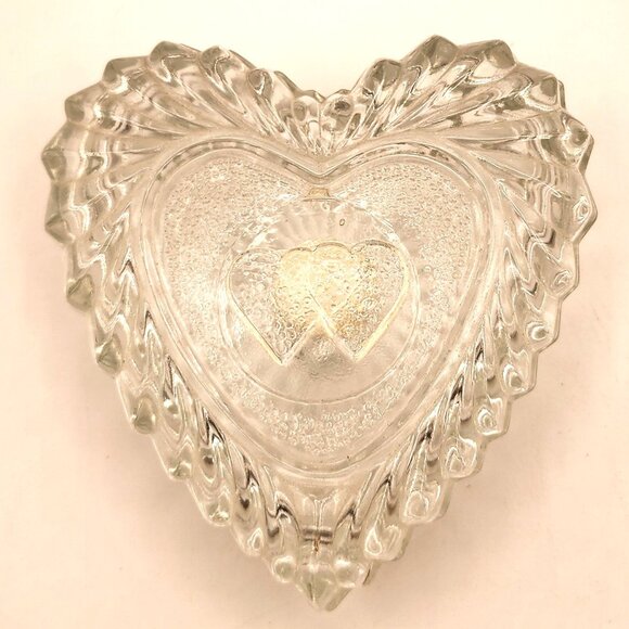 Vintage Crystal Clear Heart Shaped Lidded Trinket Box Hand Crafted in Romania - Picture 1 of 10